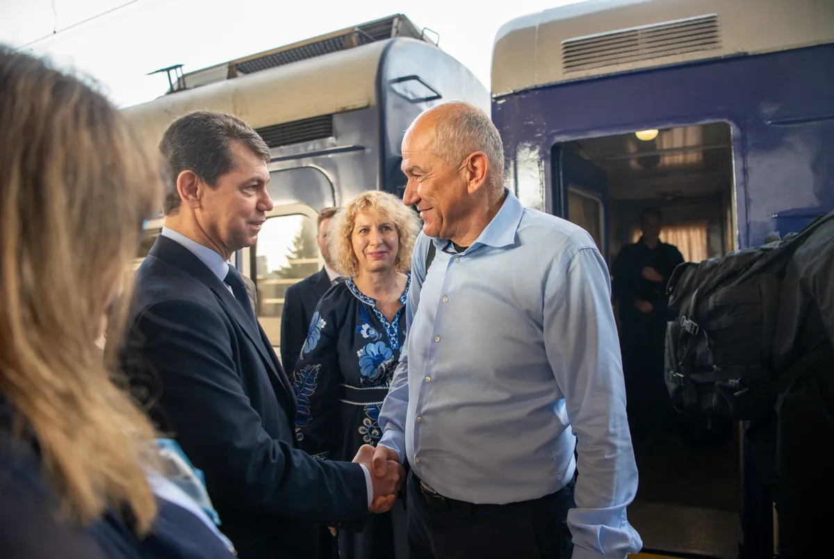 Skrivnostni vlak, ki je v Kijev pripeljal tudi premierja Janšo. Kaj so mu namignili Ukrajinci?