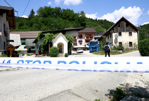 Moški ustrelil nekdanjo ženo v Moravčah.