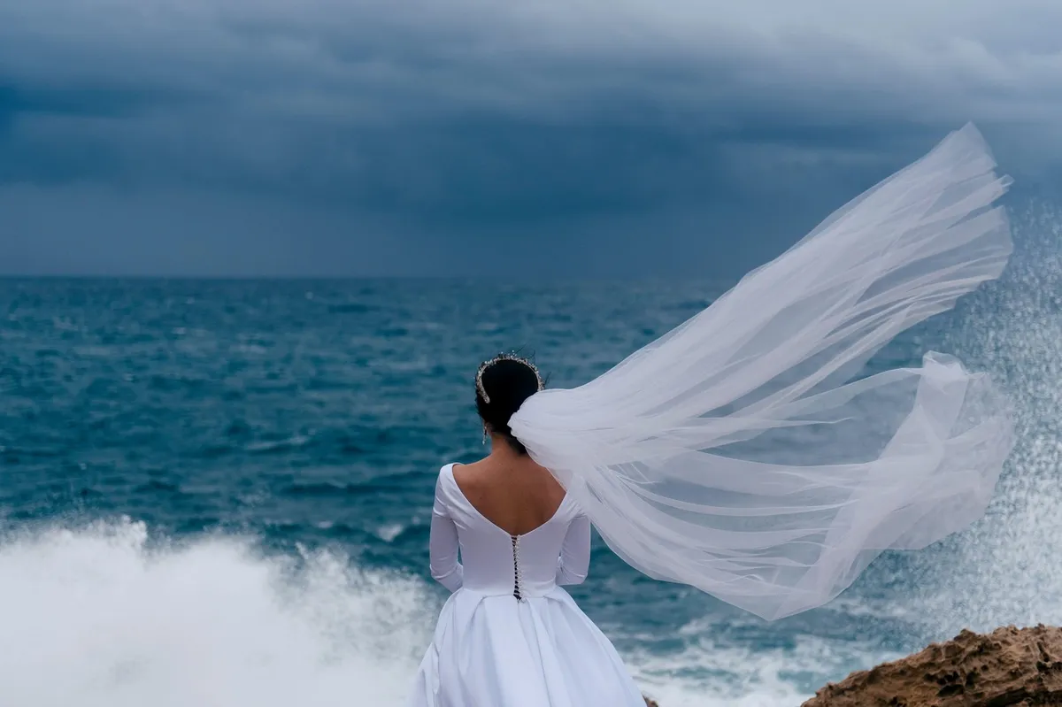 Britanska vlada bi parom dovolila, da se poročajo na plaži, križarki, doma, v pivnici ...