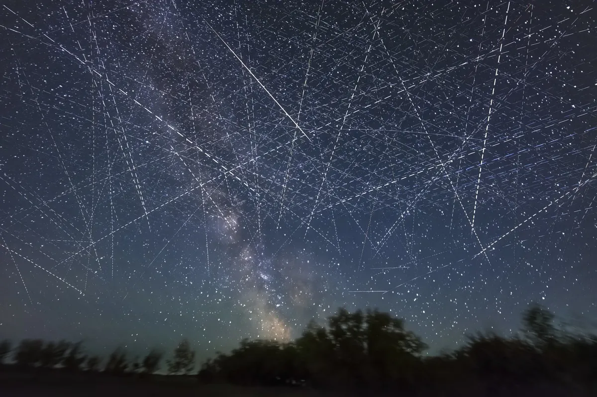 Astronomi svarijo: Načrtovanih 1,7 milijona satelitov bi imelo uničujoče posledice