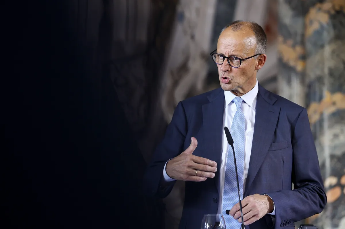 Merz po škandalu v lastnih vrstah namignil na rekonstrukcijo vlade
