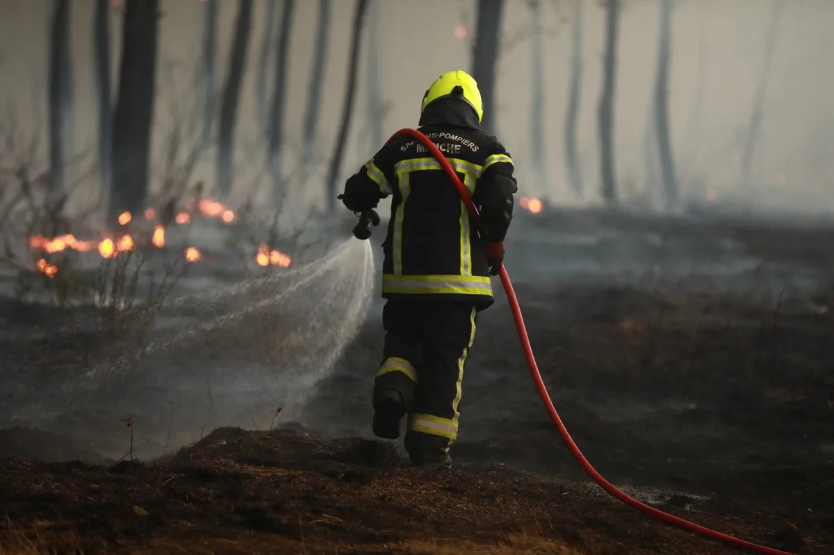 Po Franciji in Španiji pustošijo požari, prihaja pa še vročinski val