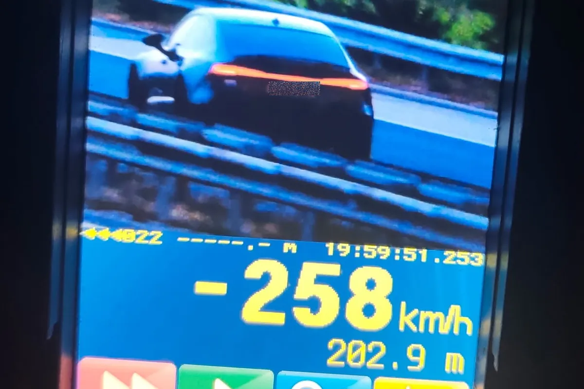 37-letnik po dolenjski avtocesti kar 258 kilometrov na uro: kakšno globo je dobil