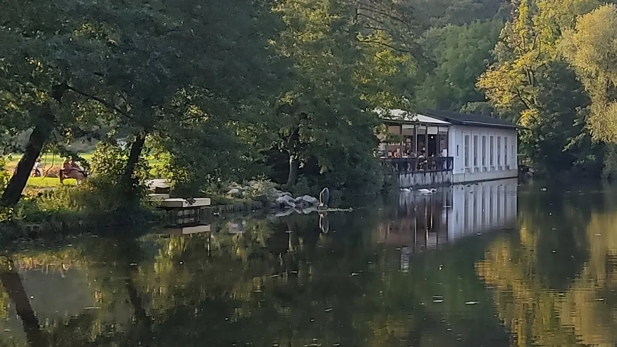 Kje je kip Ribe, ki je stal na Tivolskem ribniku v Ljubljani