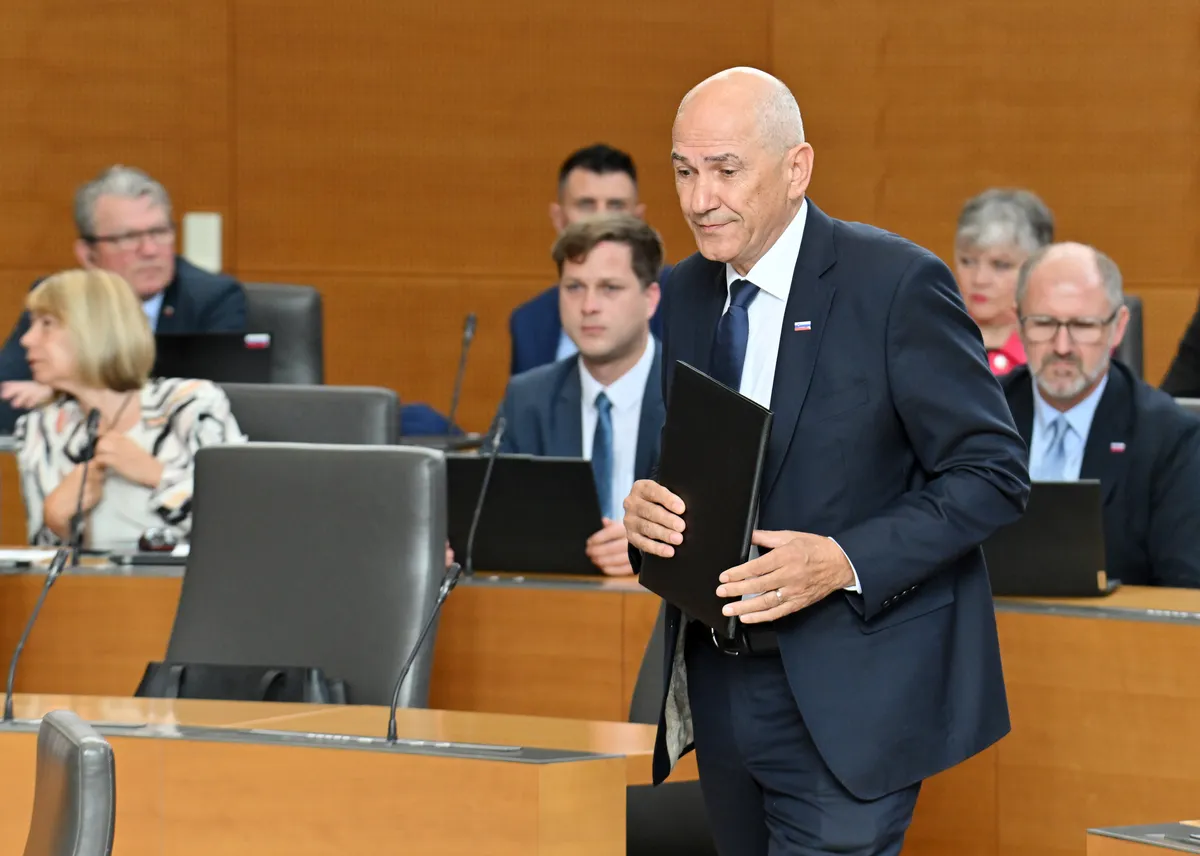 Premier Janša odhaja na srečanje, kjer mu bo "prvič neprijetno": kaj bo Slovenija na vrhu Nata obljubila zaveznicam?