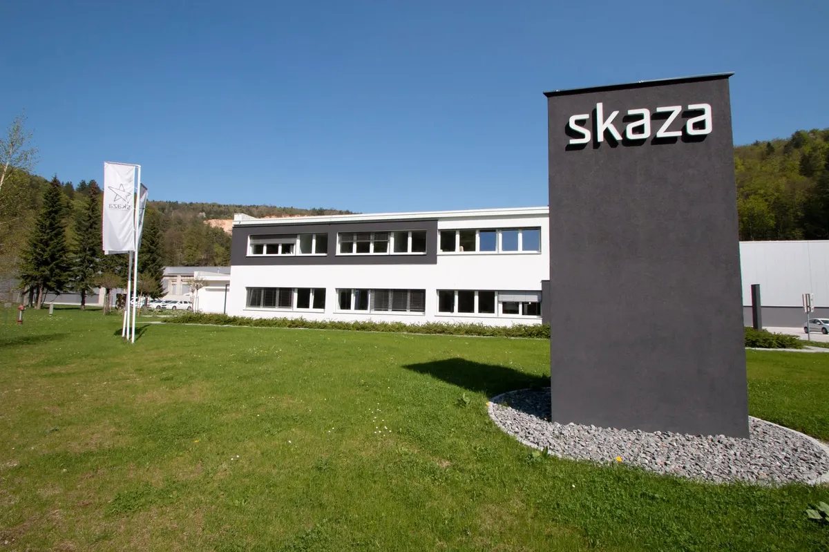 V podjetju Plastika Skaza izbruhnil požar, zagoreli so sončni paneli
