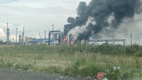 Po ukrajinskem napadu na rusko rafinerijo v Omsku izbruhnil požar