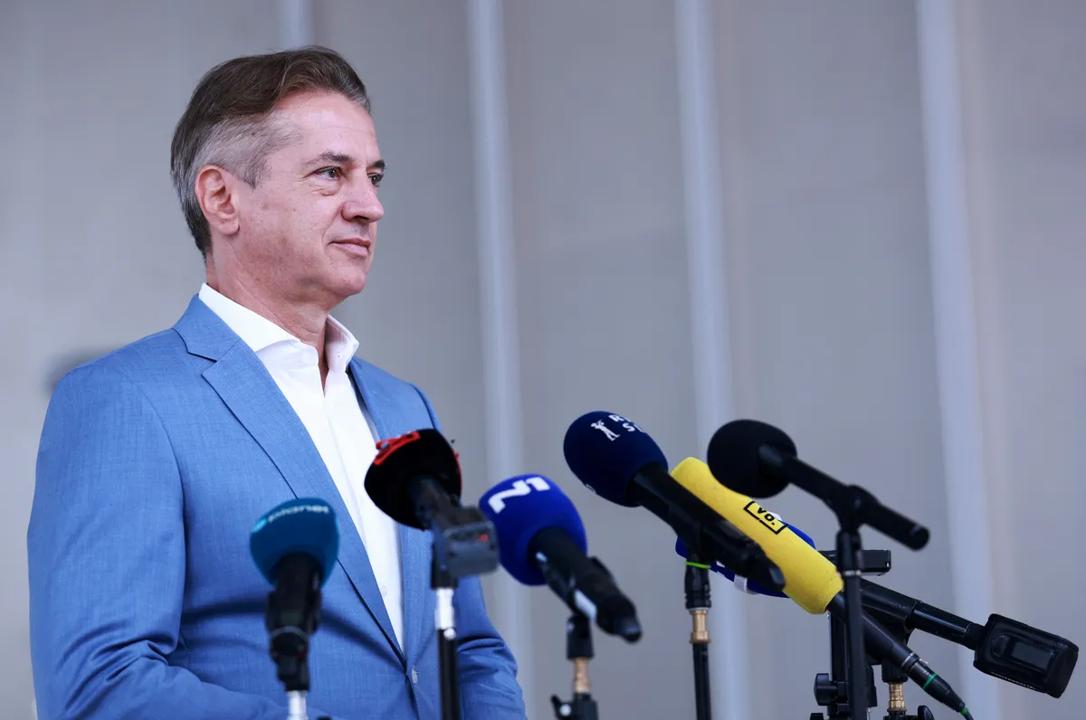 Golob napovedal vlado v senci: "Obstaja boljša alternativa od tega, kar spremljamo danes"