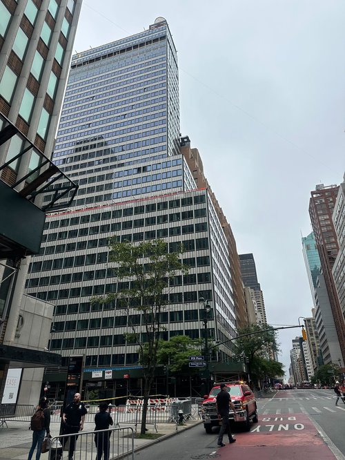 V New Yorku evakuirali delavce z nebotičnika, potem ko so ugotovili, da upogibajo jekleni nosilci
