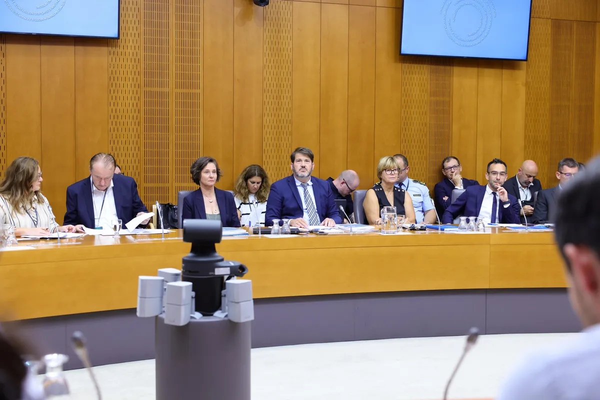 Zaradi nestrinjanja SDS s predsednico komisije za peticije Terezo Novak prekinili sejo