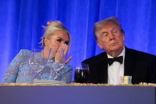 Karoline Leavitt in Donald Trump