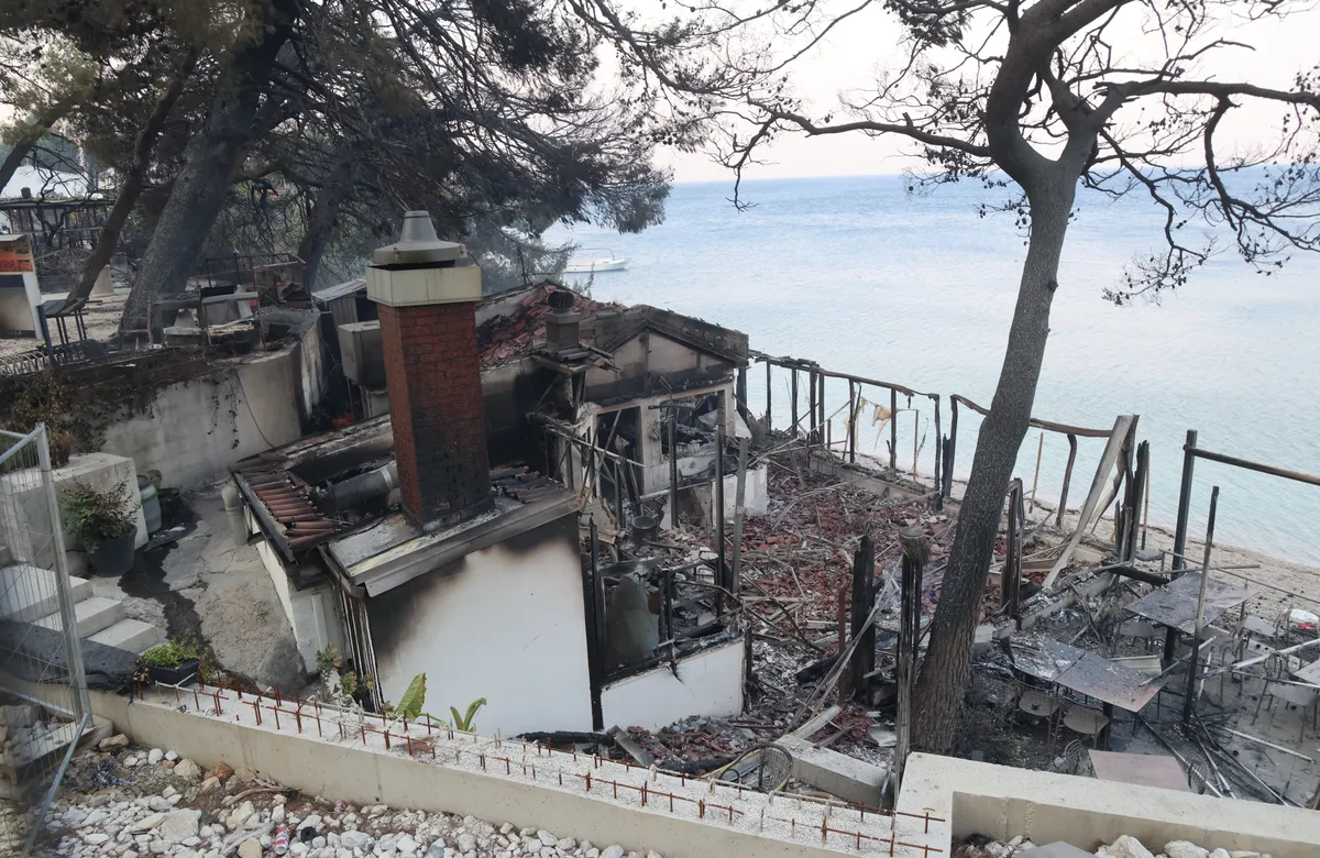 Znana bilanca hudega požara pri Omišu: delno ali povsem zgorelo več kot 70 hiš