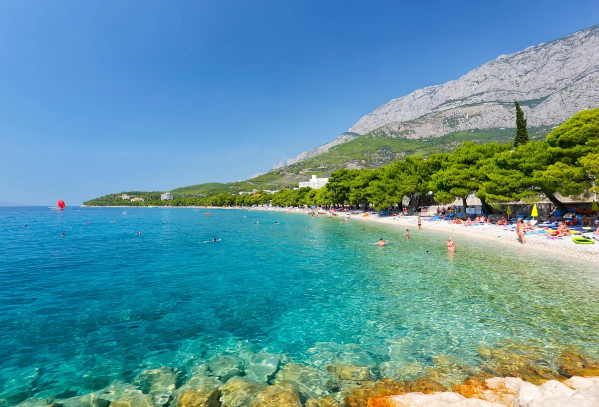 Nemški turist ob 6.30 na hrvaški plaži: "Vso senco so zasedli s praznimi ležalniki"
