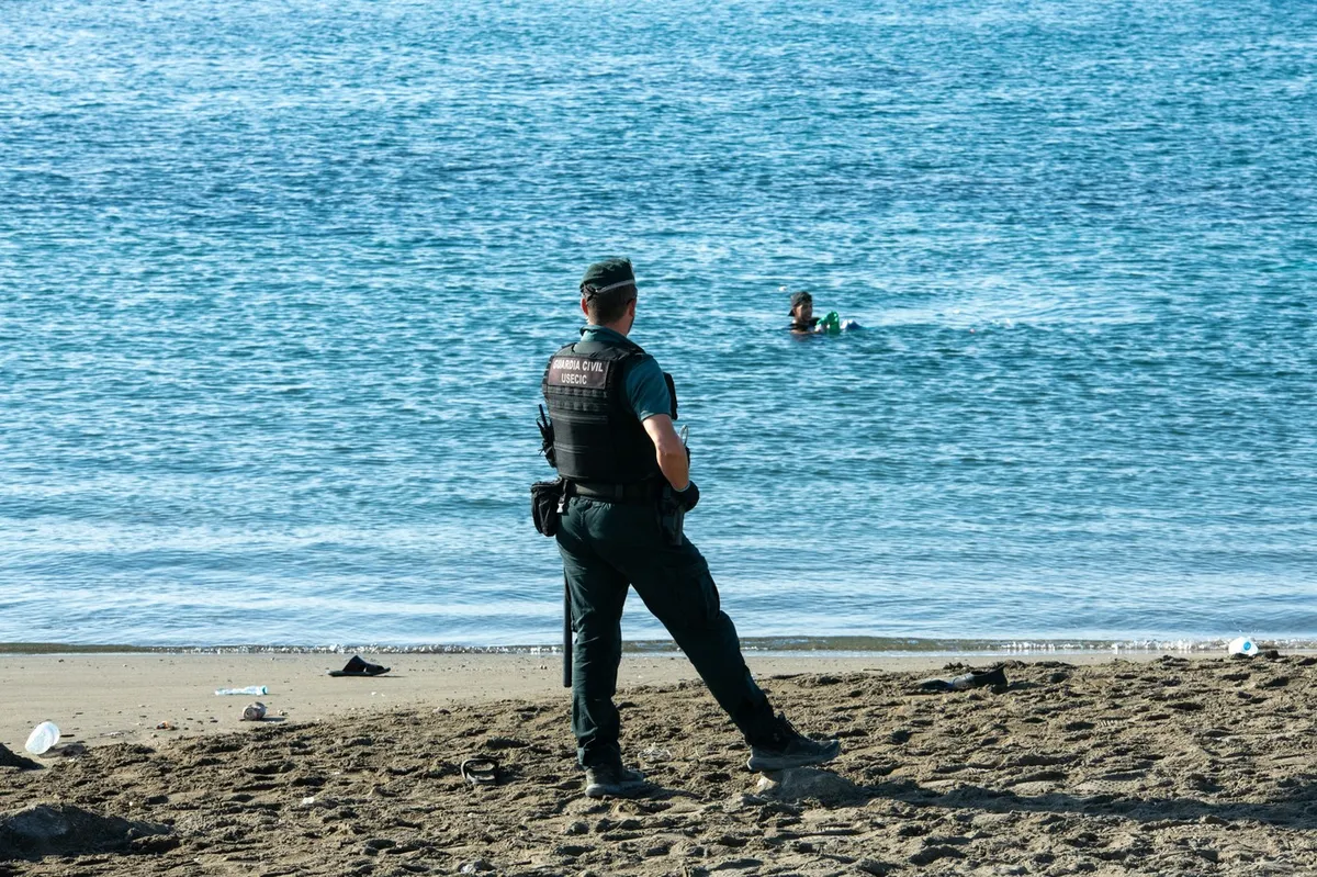 Število mrtvih migrantov v Ceuti naraslo na 72, Golob izrazil podporo premierju Sanchezu