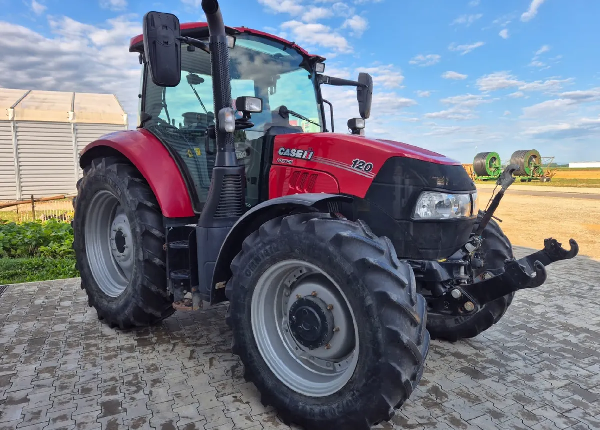 Z zavarovanega dvorišča ukradli 60.000 evrov vreden traktor