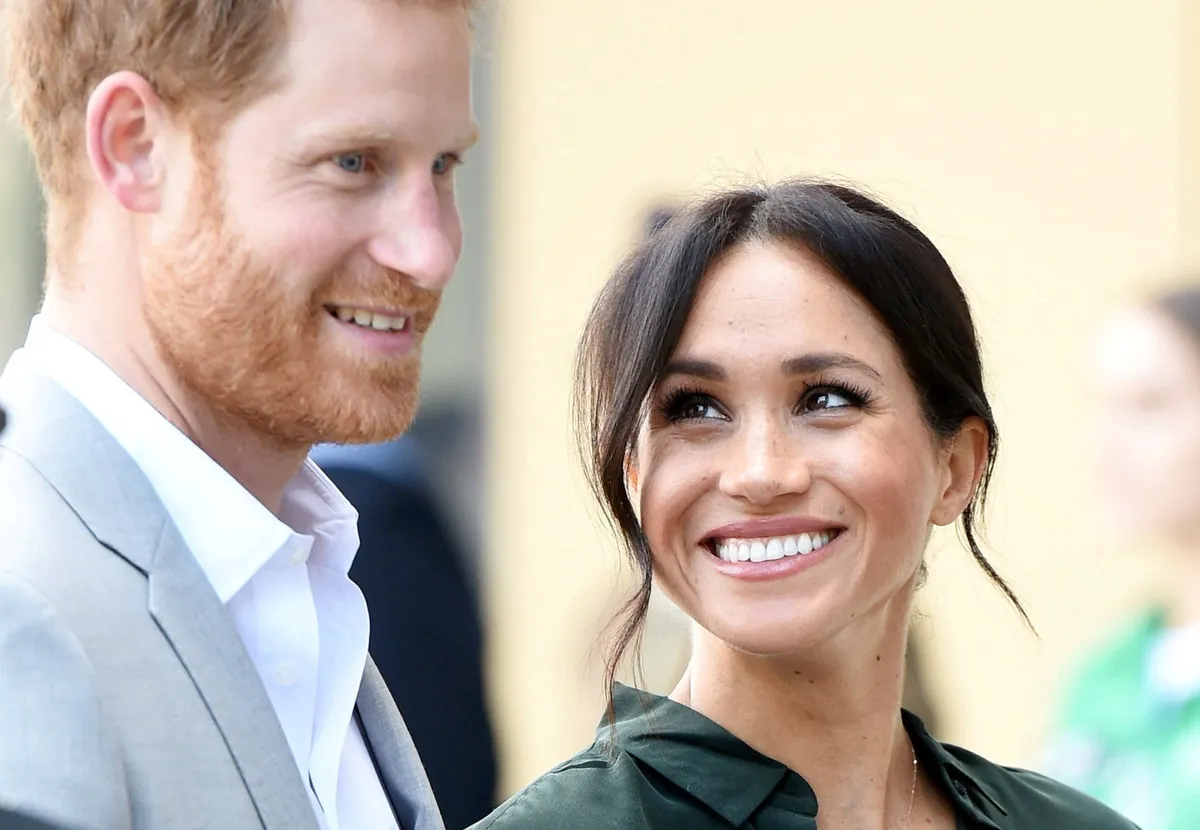 Velika vrnitev Harryja in Meghan na Otok. Je to priložnost za spravo ali začetek novih dram?