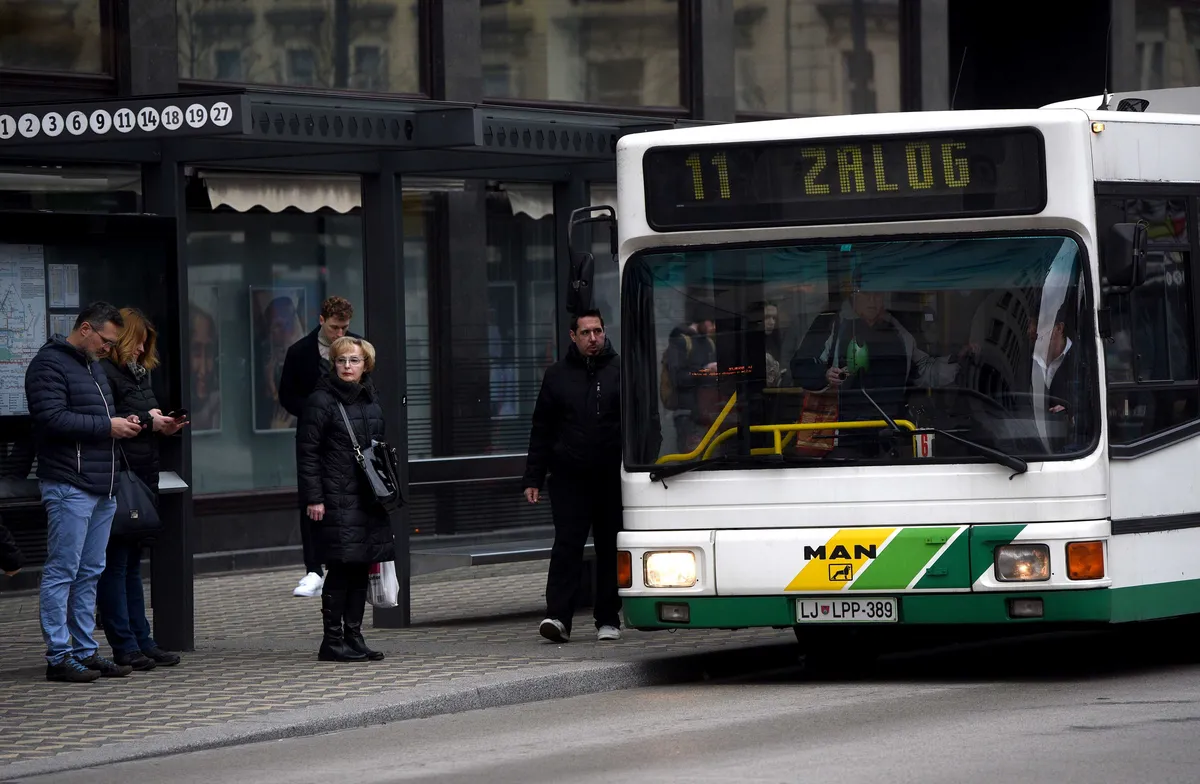 <div>Zakaj avtobusi LPP kar naenkrat "izginejo" z voznega reda na ekranu</div>