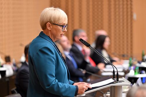 Nataša Pirc Musar govori na posvetu Slovenske diplomacije 2026