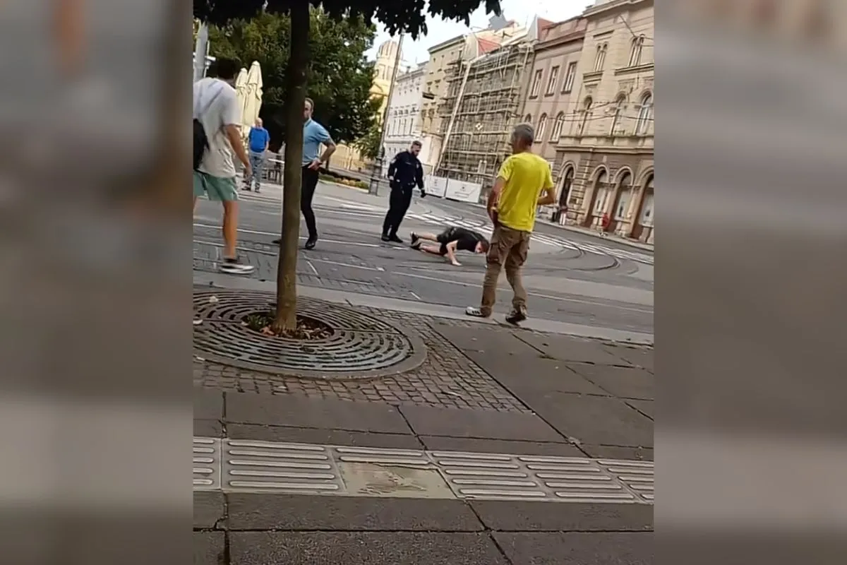 Drama v Zagrebu: pijan 21-letnik legel na tramvajske tire, posredovala policija (VIDEO)
