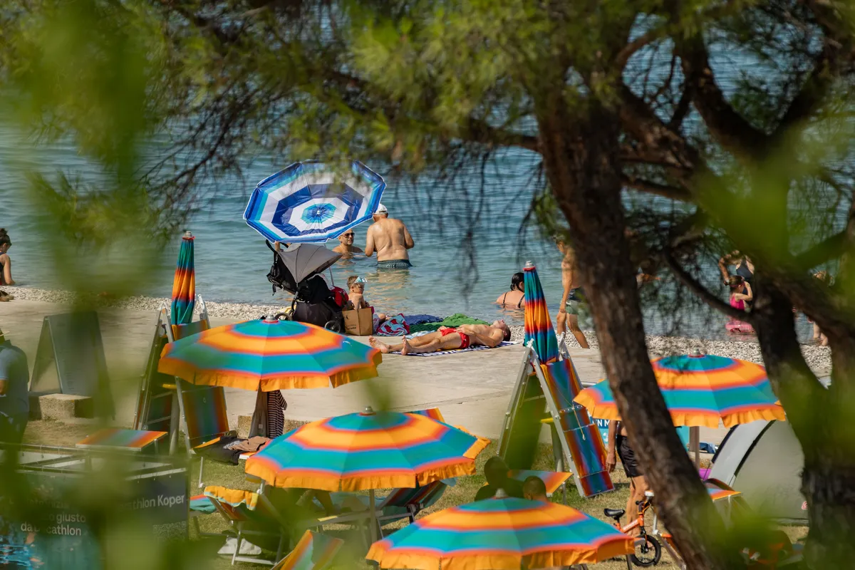 Vas lahko preženejo s plaže? Preverili smo, kako je to urejeno pri nas