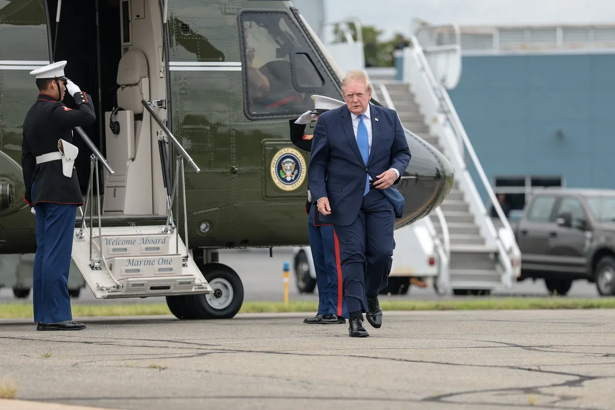 Trump znova razburjen, ker Iran pravi, da pogajanja ne potekajo: "Dogovor ali popolna kapitulacija"