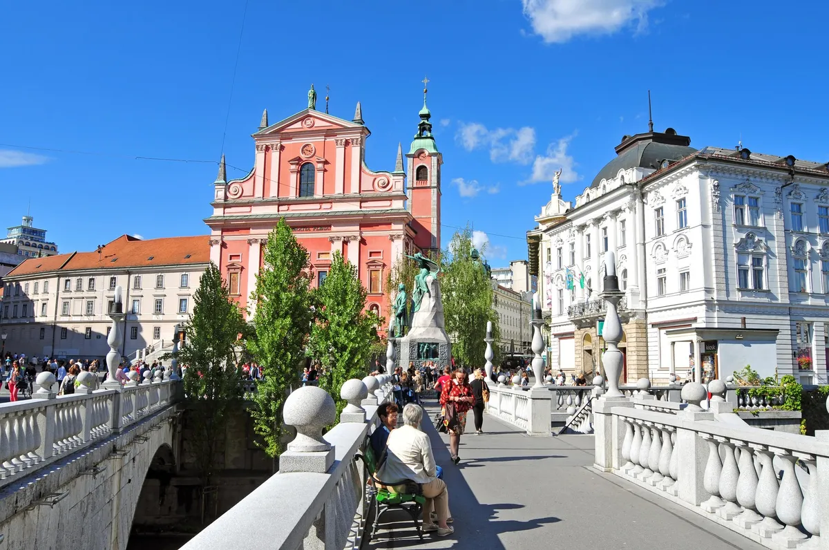 Vročina ne bo trajala dolgo: sredi tedna prihaja izrazita sprememba