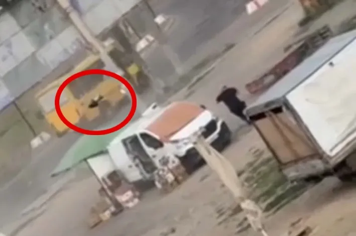 Objavljen posnetek, ki naj bi prikazoval ruski "človeški safari" nad ukrajinskim civilistom (VIDEO)