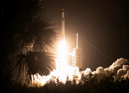 Falcon 9 z zasebno posadko