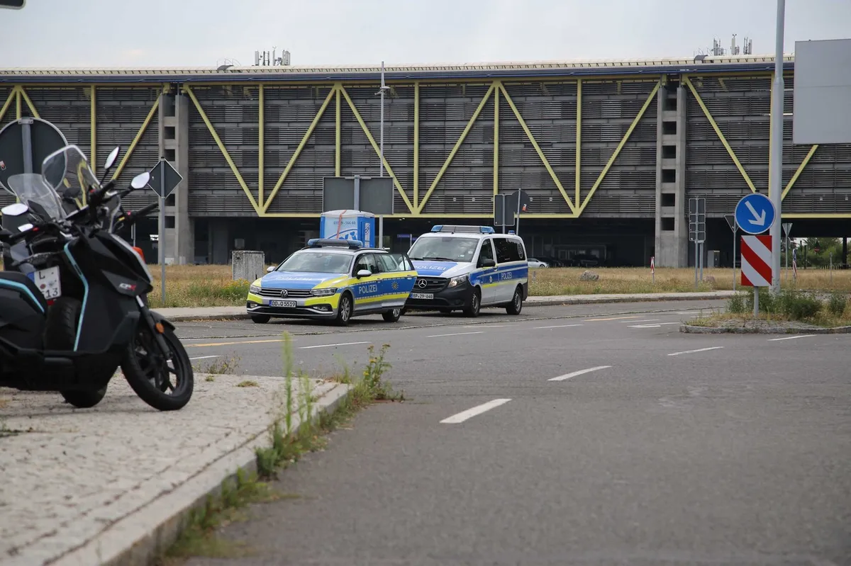 V Leipzigu zaradi neznanega predmeta na nebu začasno ustavili lete