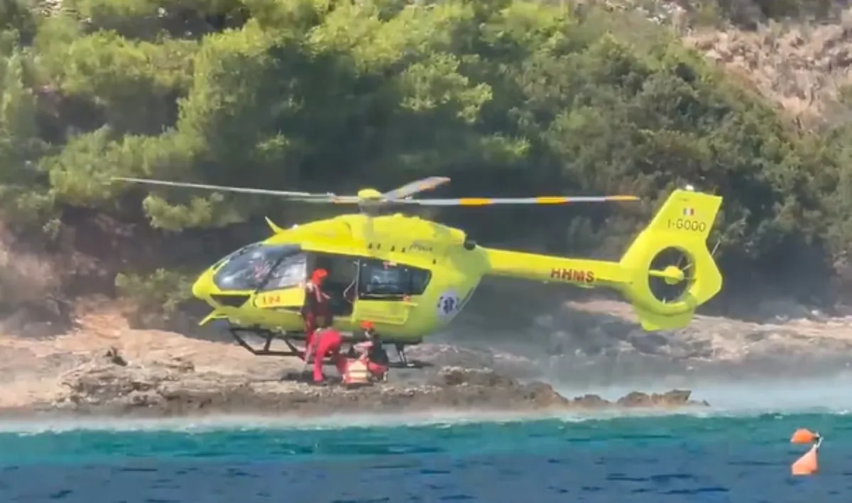 Dramatična reševalna akcija na Hvaru: reševalci skočili s helikopterja (VIDEO)