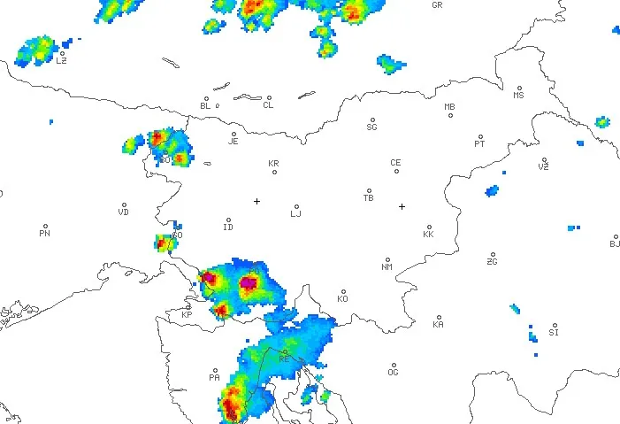 Nad Slovenijo nastale prve močnejše nevihte: preverite, kako se premikajo
