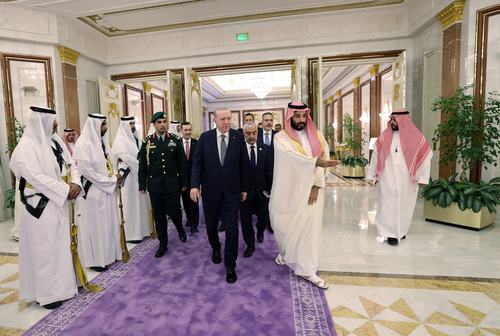 Savdski prestolonaslednik princ Mohamed bin Salman sprejel turškega predsednika Recepa Tayyipa Erdogana