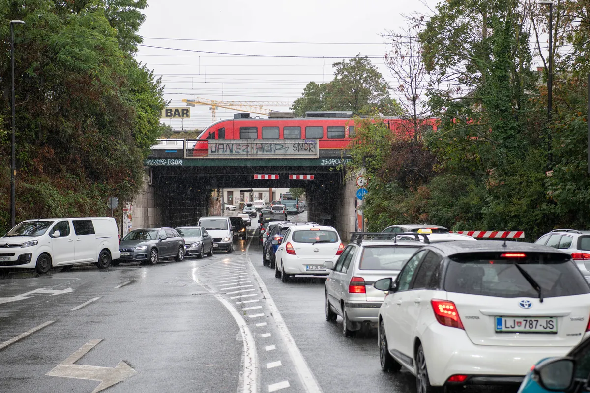 Občina bi prometni zamašek rešila z obsežnim rušenjem sredi Ljubljane. A ima veliko težavo