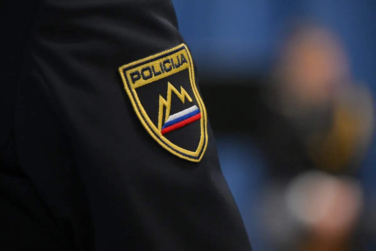 Policijsko posredovanje v središču Ljubljane: oseba ni upoštevala ukazov, uporabili so prisilna sredstva