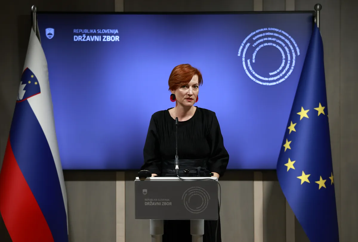 Opozicija kritična do Janševih napovedi: "Več denarja za orožje, manj za ljudi"
