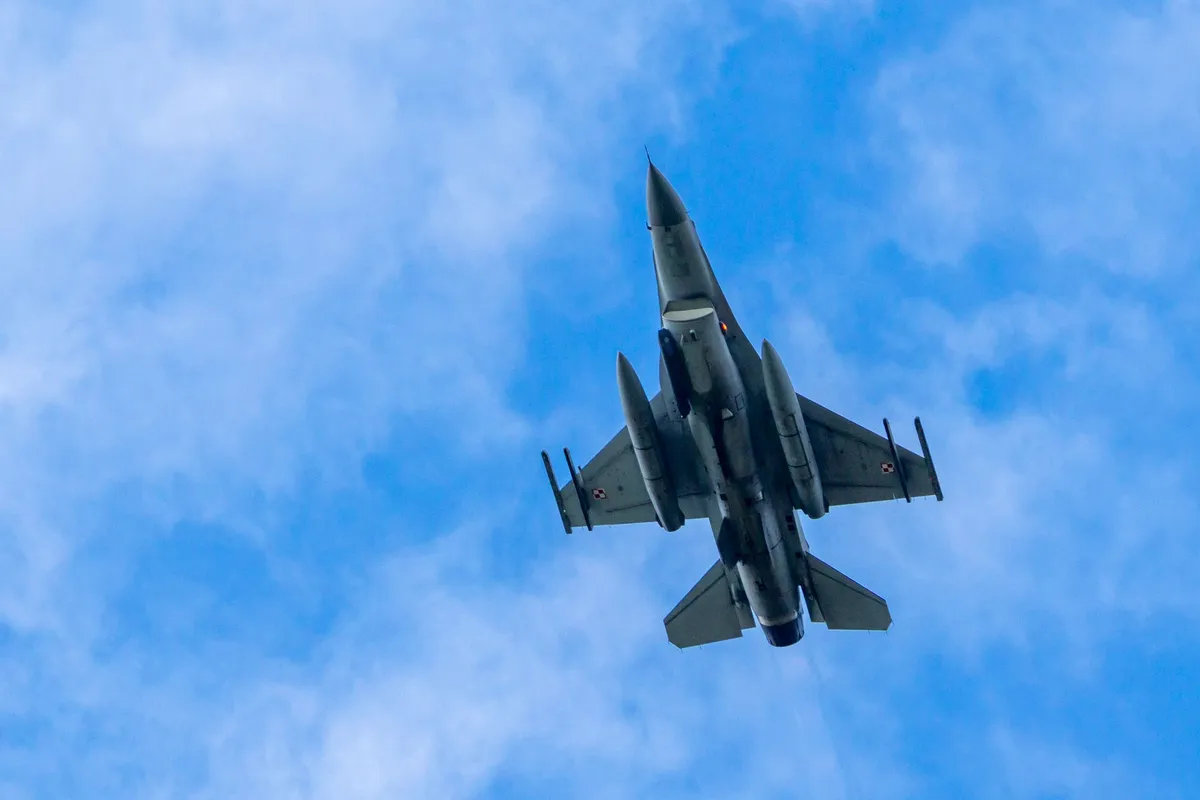 Silovita eksplozija v bližini poljske meje, v zrak poleteli lovci F-16