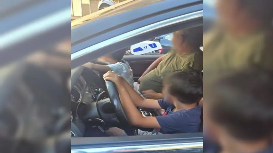 Ustavili so audi, ki je nevarno vijugal, ob pogledu v vozilo pa ostali brez besed (FOTO)