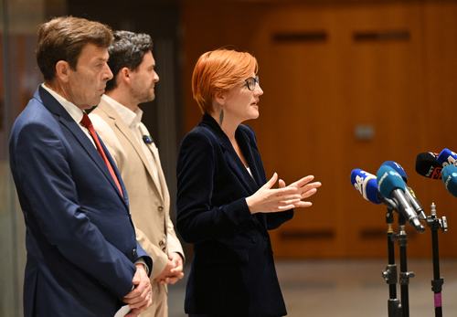 Opozicija za sklic nujne seje odbora zaradi napovedane šolske reforme
