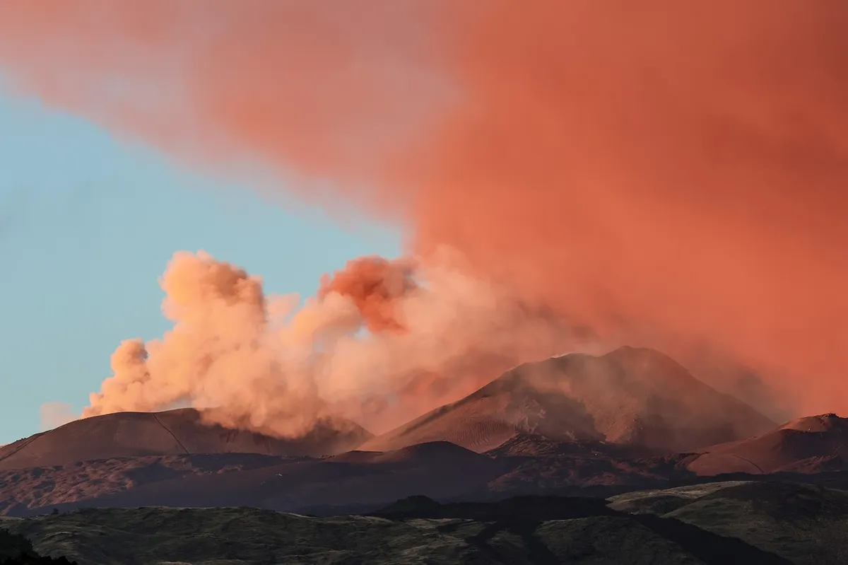 Etna znova bruha pepel, zaustavili letalski promet