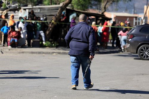 V dveh streljanjih v Južni Afriki ubitih 27 ljudi