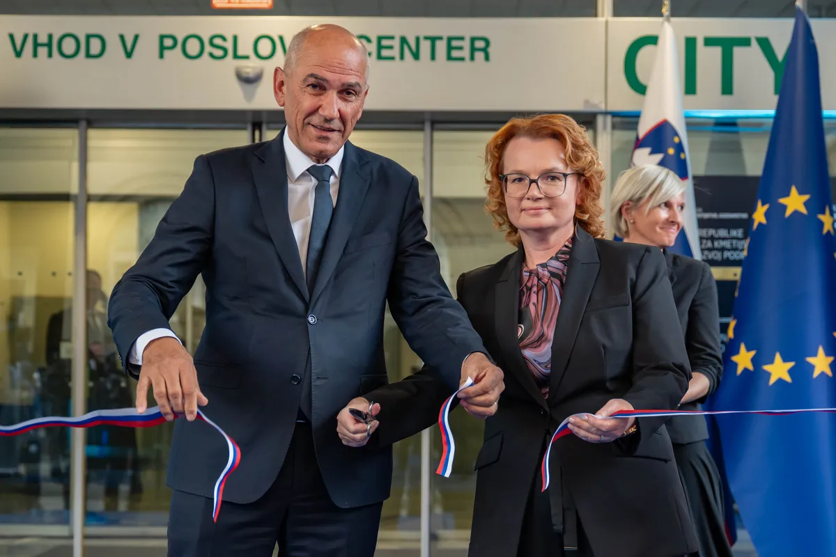 V Mariboru slavnostno odprli "prvo pomladno lastovko slovenske decentralizacije"