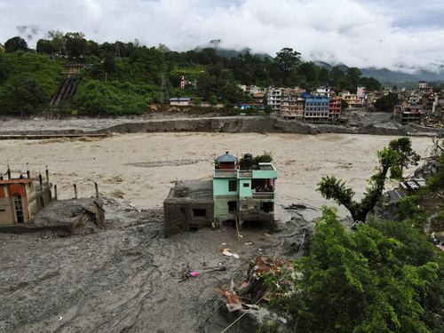 Zelena hiša preživela poplave v Nepalu