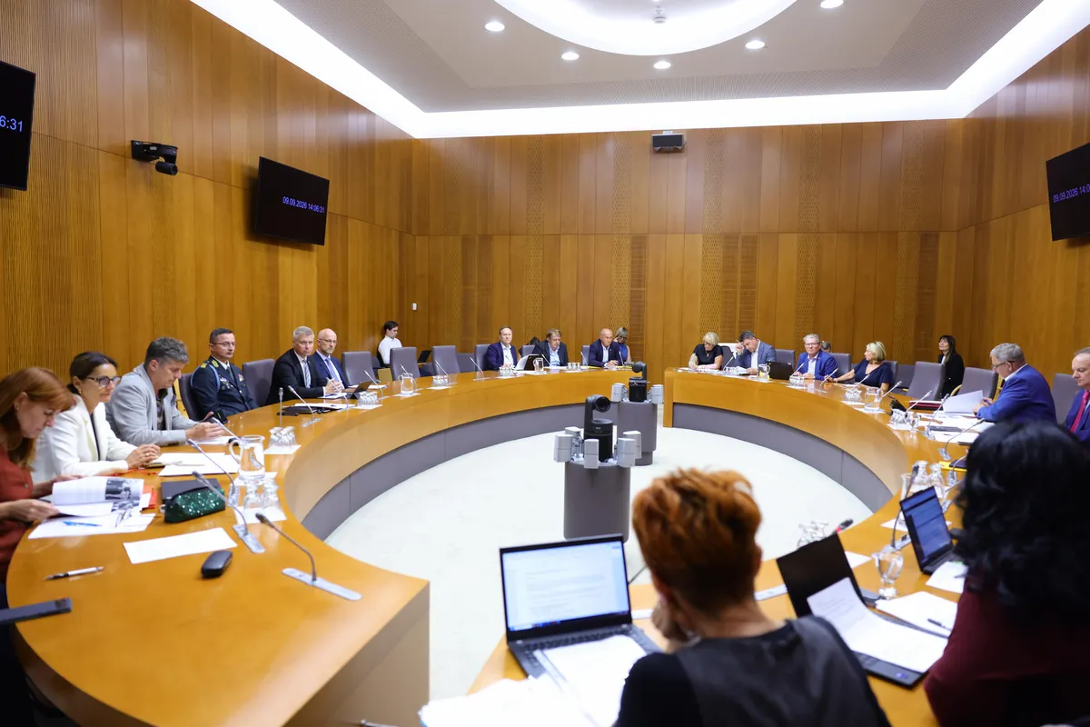 Odbor DZ zavrnil predlog za črtanje dneva spomina na žrtve komunističnega nasilja