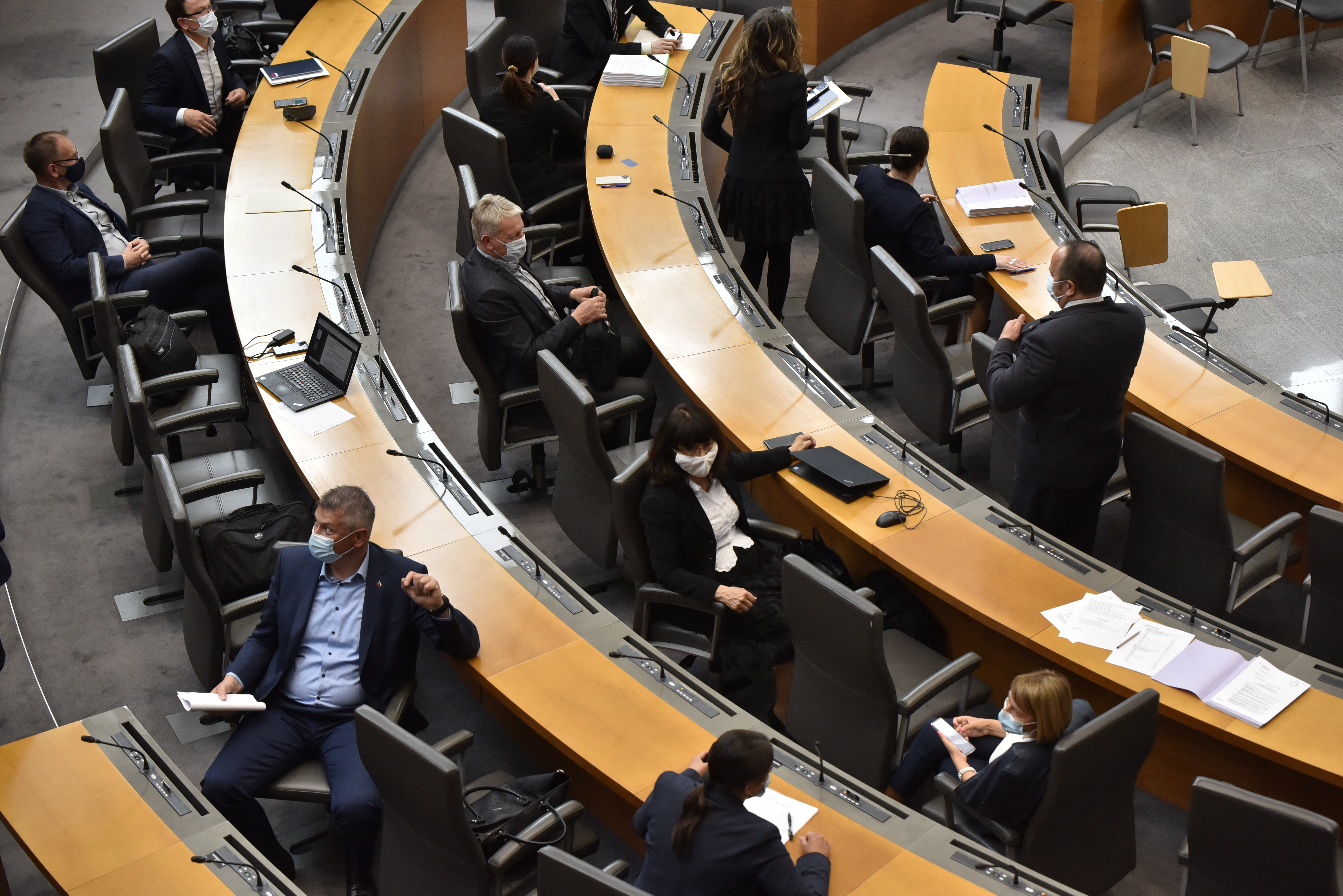 Poslanci niso potrdili dnevnega reda seje, 17. maj