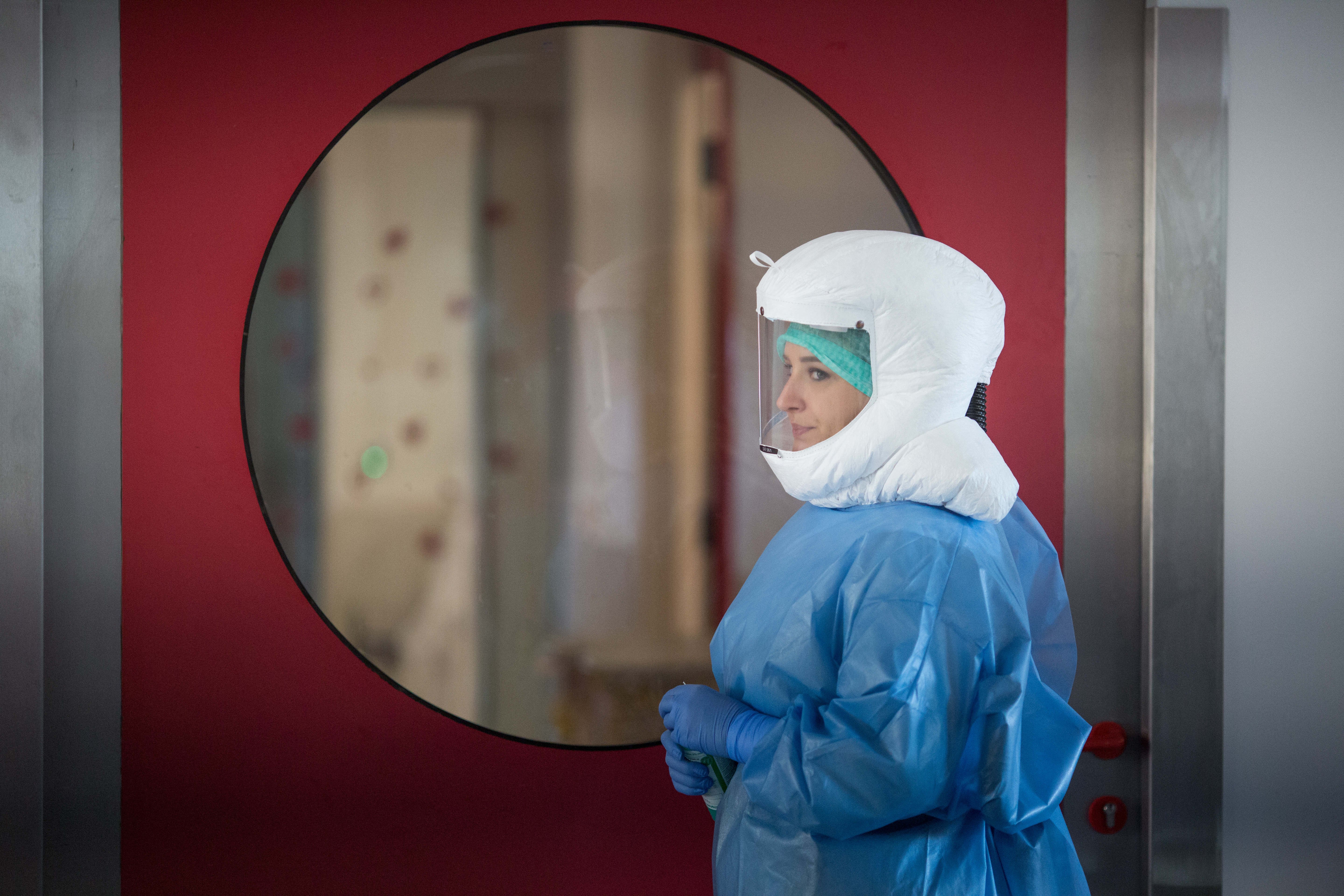 covid-19, koronavirus, medicinska sestra, zaščitna oprema,