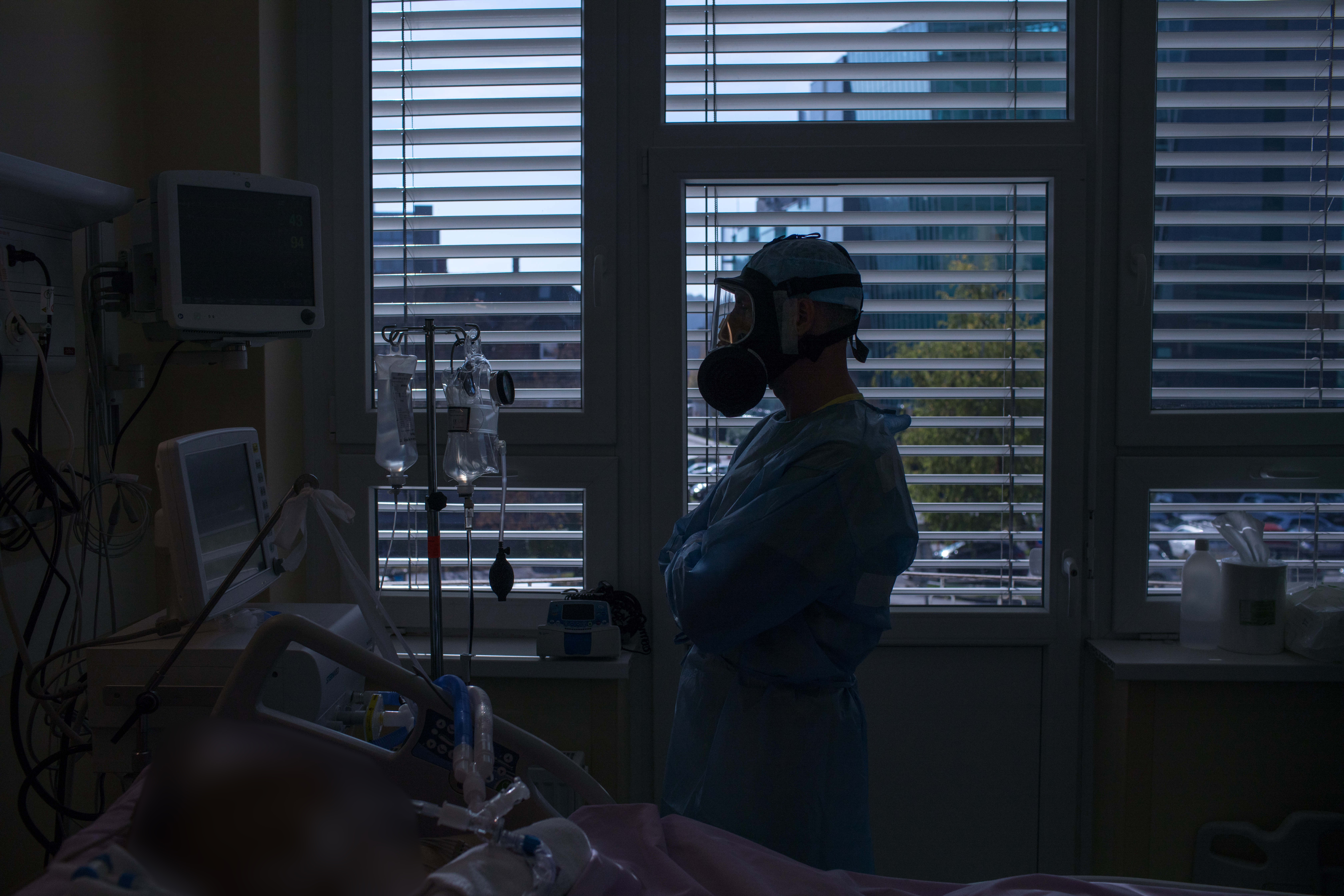 infekcijska klinika. ukc ljubljana. bolnišnična soba. medicinski tehnik. monitor