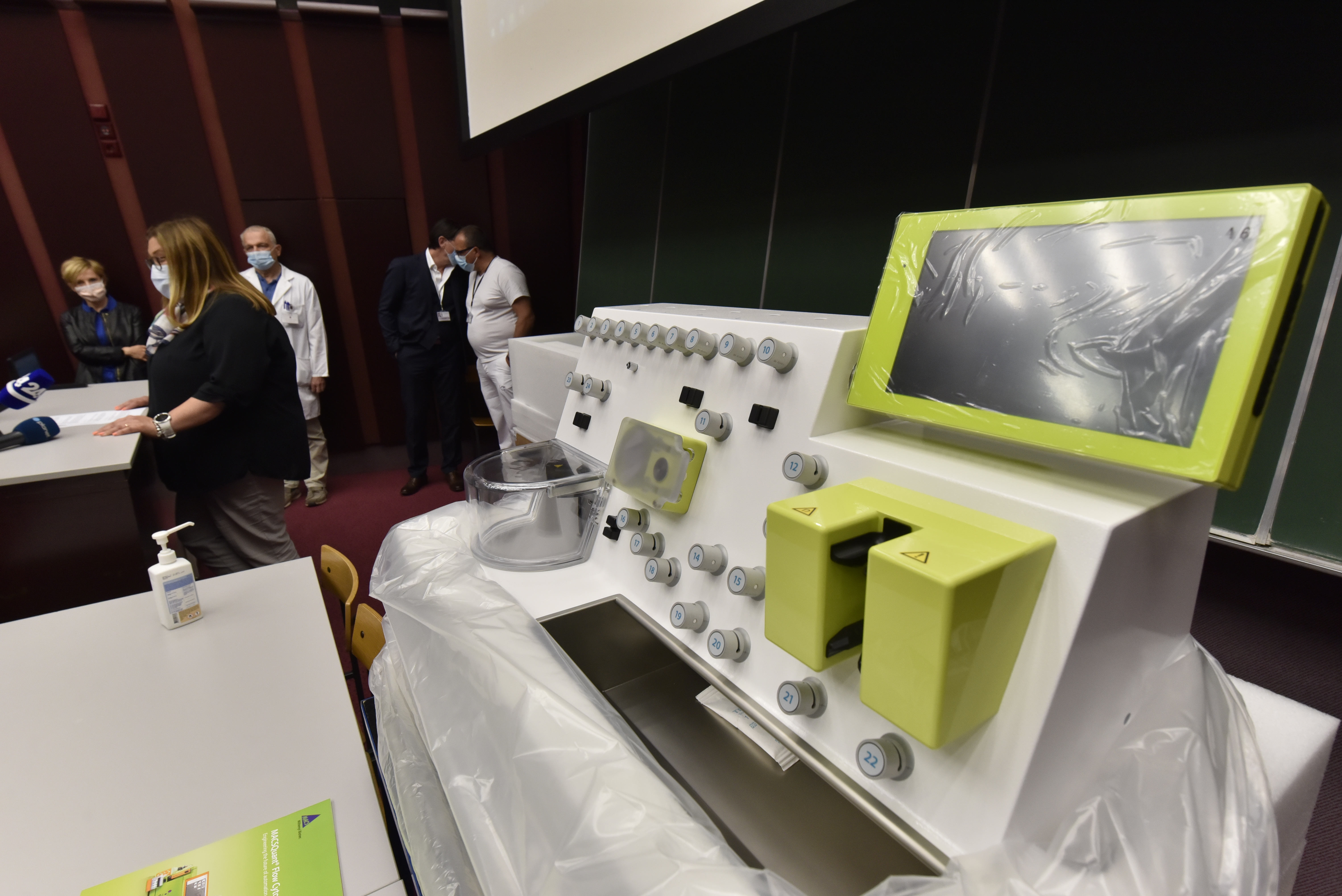 Naprava za CAR-T celično terapijo