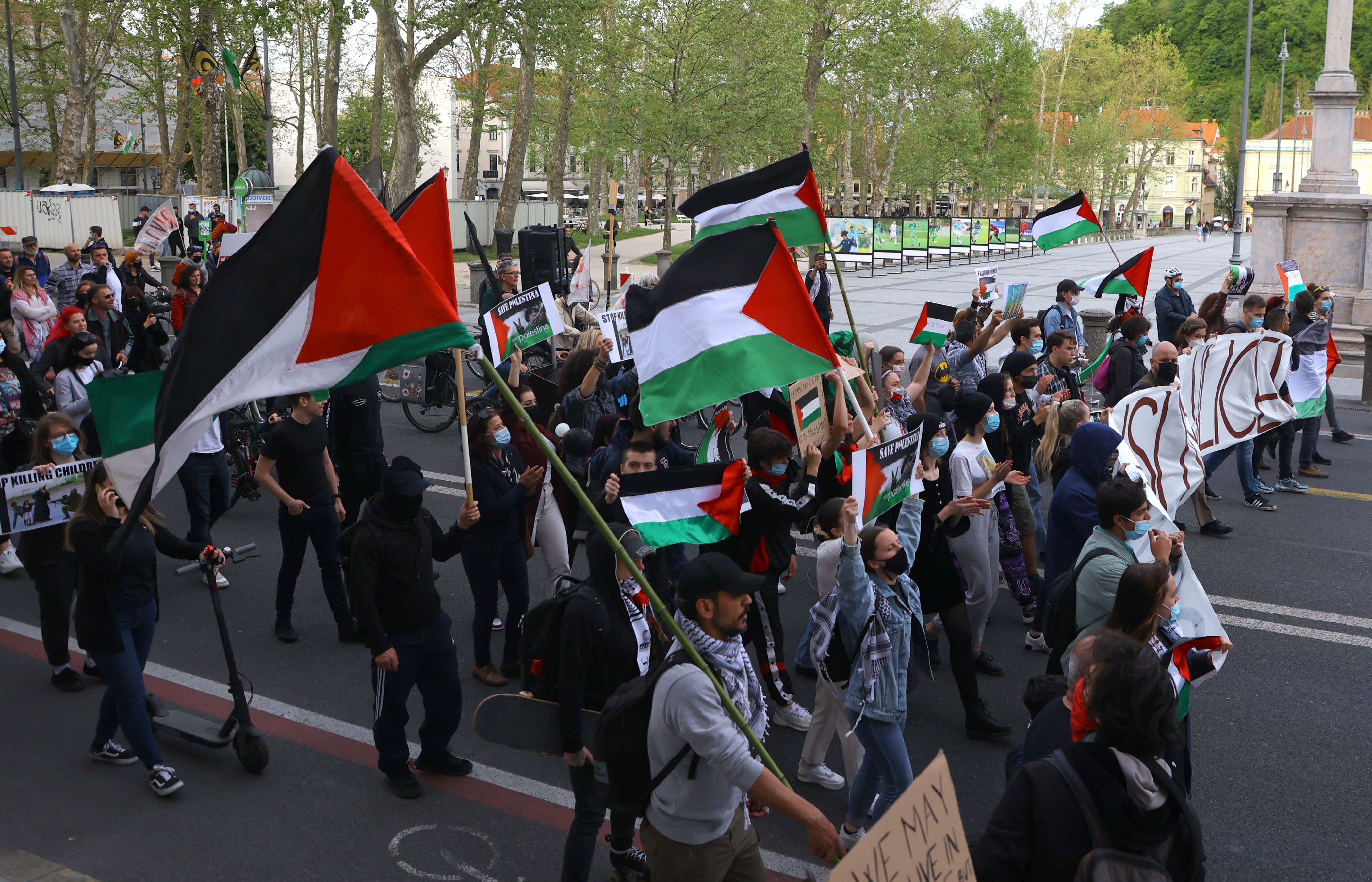 Slovenski protestniki in Palestinska skupnost v Sloveniji