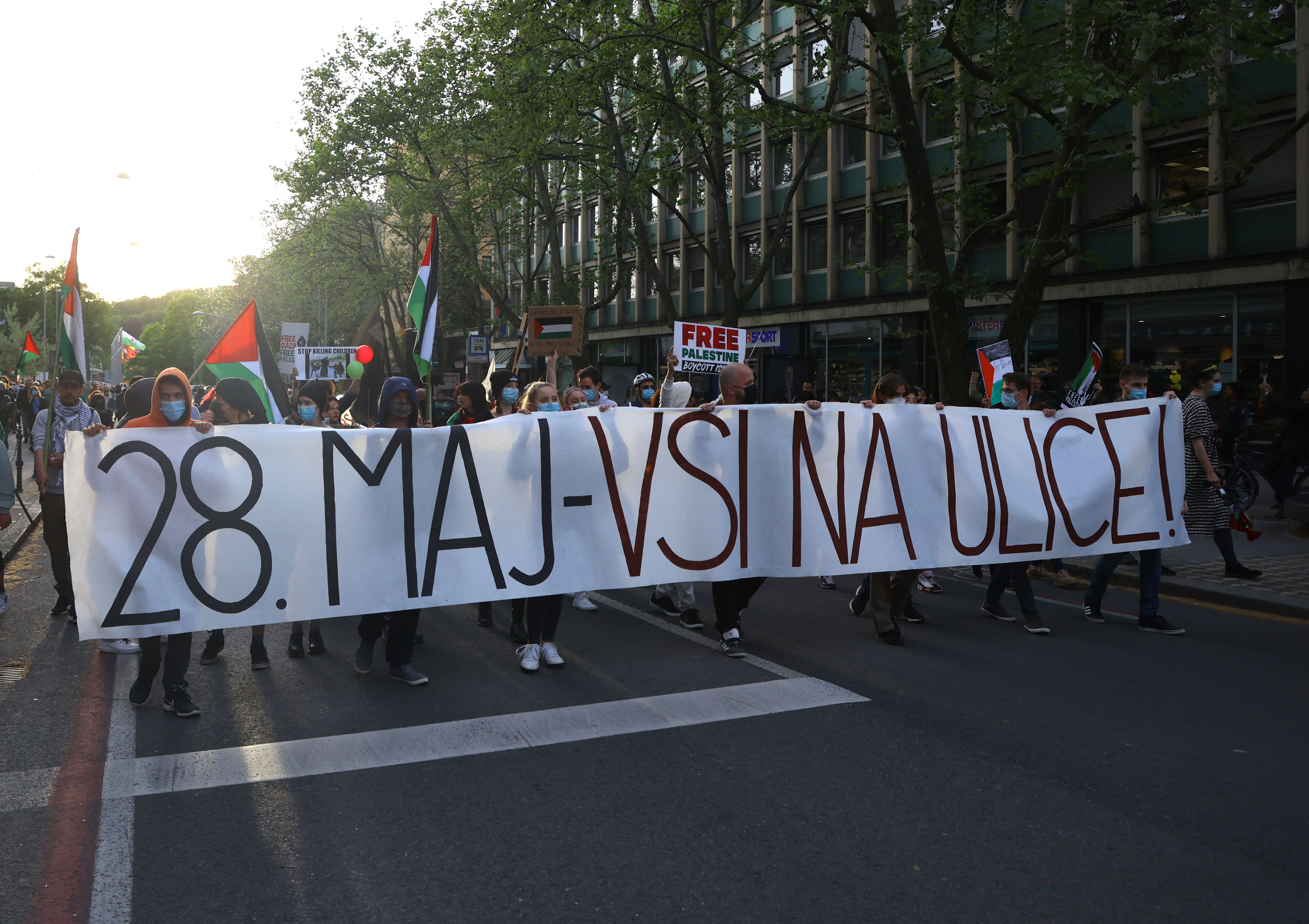 Slovenski protestniki in Palestinska skupnost v Sloveniji