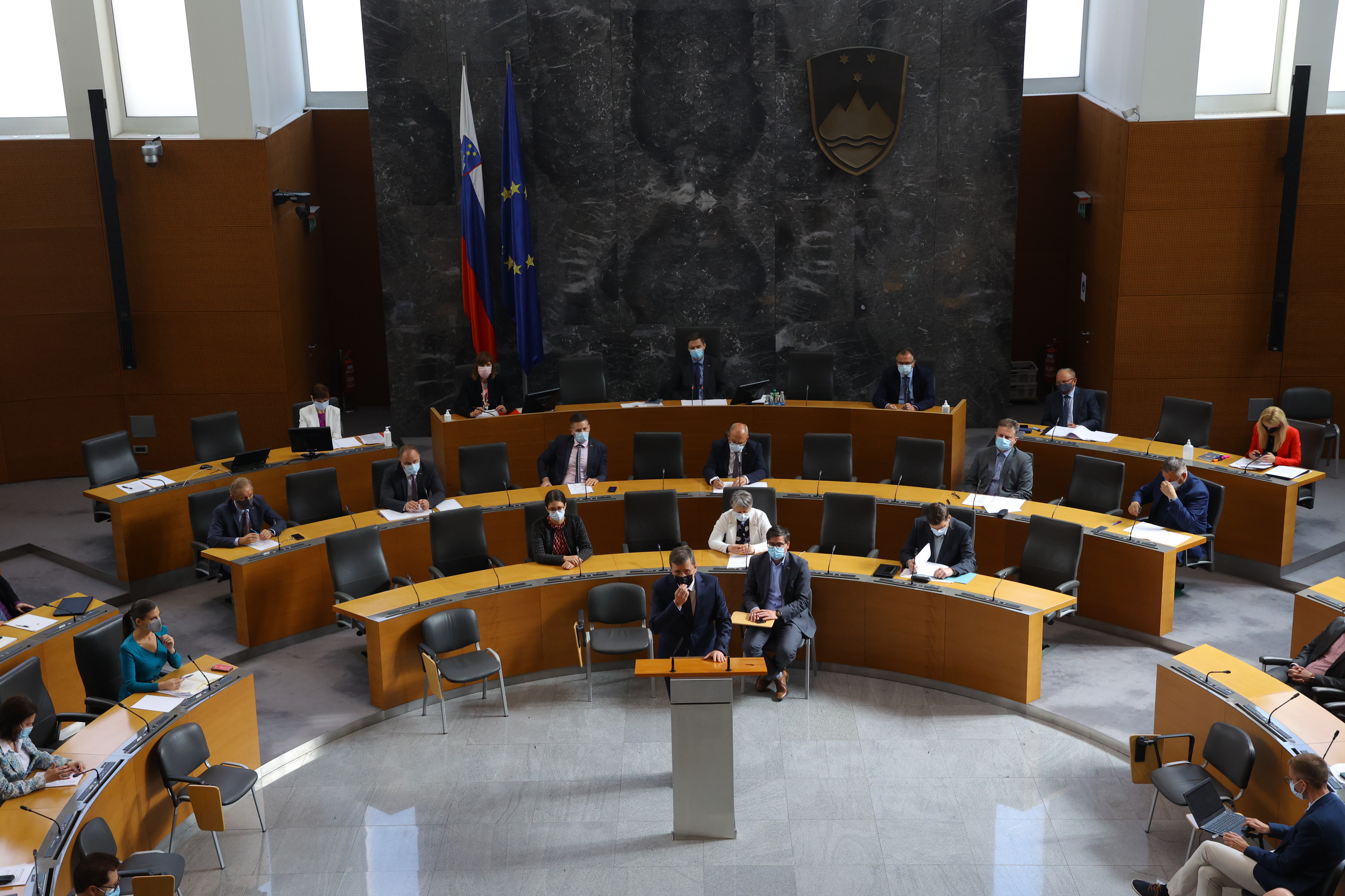 ustavna, obtožba, DZ